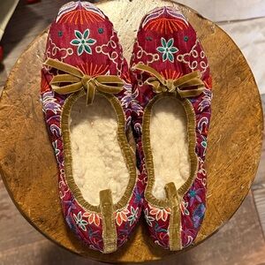 Women’s Embroidered Red Floral Ballet Flats